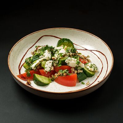 Салат с домашним сыром в Pinta Haus по цене 550 ₽