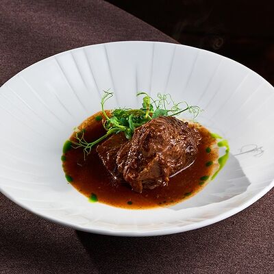 Томленые телячьи щечки в База по цене 1250 ₽