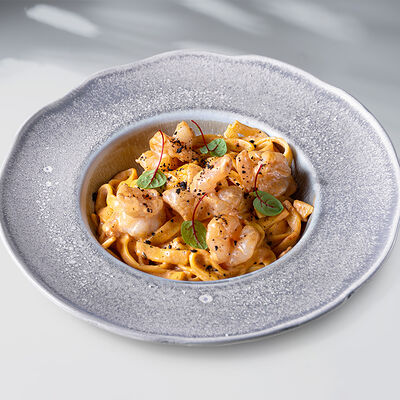 Паста с креветками в сливочно-томатном соусе в Sunrise по цене 618 ₽