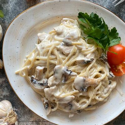 Паста с курицей и грибами в Maki Family по цене 279