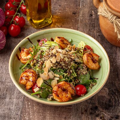 Салат с авокадо и креветкамив Орида по цене 750 ₽