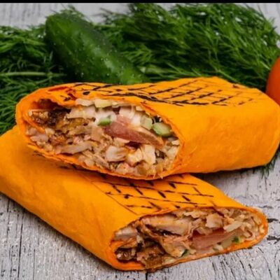 Сырная шаурма куриная в Гастроарт по цене 495 ₽