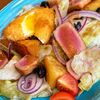 Салат с тунцом и жареным яйцом пашот в Хачапури & Кофе по цене 620