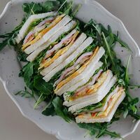 Мини-сэндвич с ветчиной и сыром в Hotkitchen