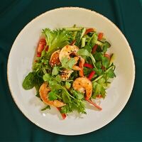 Азиатский салат с креветками в Бали