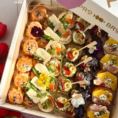 Бокс Весенний каприз L в Кейтеринг Pro Brunch по цене 7590 ₽