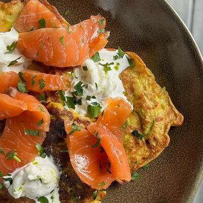 Оладьи из цукини, лосось, страчателла в Chinch по цене 1050 ₽