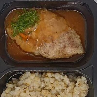 Котлета домашняя с кашей перловой и томатным соусом в Столовая наСоветской 52 по цене 230 ₽