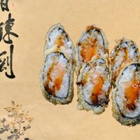 Жареный острый ролл с лососем в Big Rolls