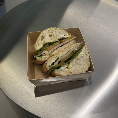 Сэндвич ветчина в Grey coffee по цене 430 ₽