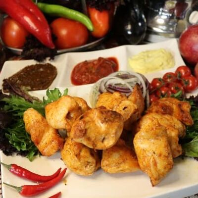 Шашлык из куриной грудки в Ароматный дворик по цене 380 ₽