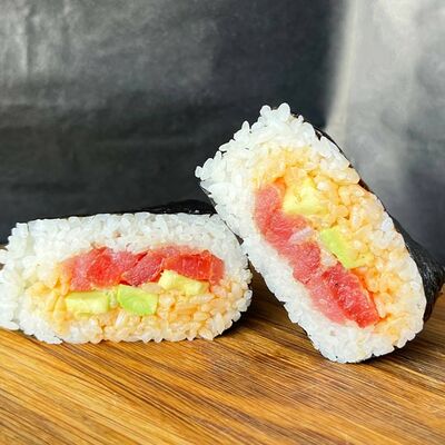 Онигири с тунцом в ГансРолл по цене 275 ₽