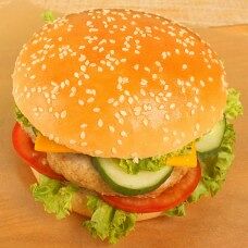 Чизбургер с куриной котлетой в Маленькая Флоренция по цене 458 ₽