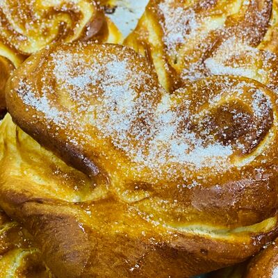 Плюшка с сахаром в Рябинушка по цене 160 ₽