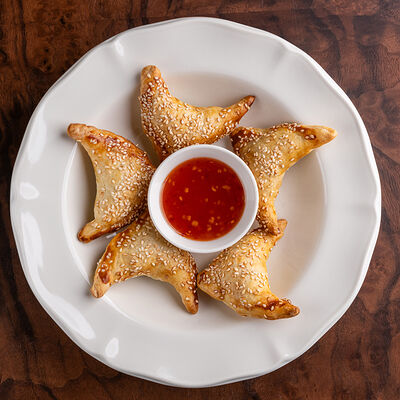 Тайские Пирожки с курицей и креветкой в Чочо по цене 550 ₽