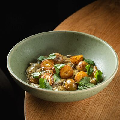 Строганов из рапанов с картофелем в Джимми Чу по цене 790 ₽