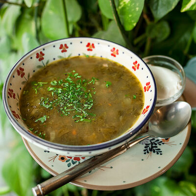 Щавелевый суп с говяжьей грудинкой в Сыроварня по цене 450