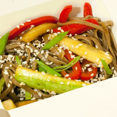 Вок Лапша гречневая соба в Hot-Pizza по цене 380 ₽