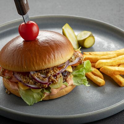 Бургер с котлетой из мраморной говядины в Jager Meet to Eat по цене 960 ₽