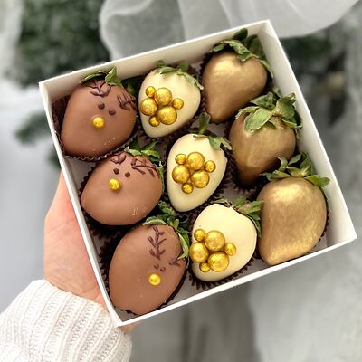Набор клубники в шоколаде на Новый год №2 в Lovely Berry по цене 2490 ₽