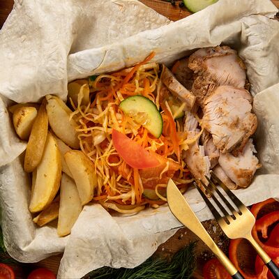 ШаурБокс с курицей и картофельными дольками в Шау Маст Гоу по цене 539 ₽