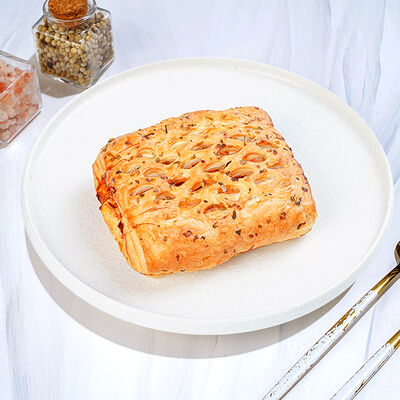 Слойка с пепперони и чоризо в Магбургер & Братья Караваевы по цене 155