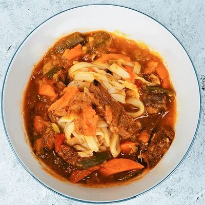 Лагман с говядиной в Чуду халяль по цене 180 ₽