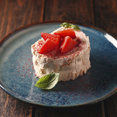 Меренговый рулет в LuckyDze по цене 680 ₽