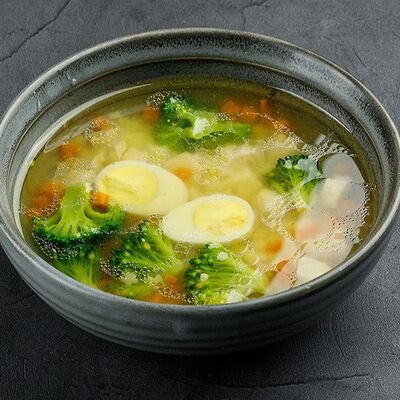 Куриный суп с макарошками и брокколи в Brooklyn Bowl по цене 349 ₽