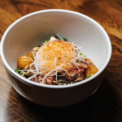 Салат с ростбифомв Современники по цене 890 ₽