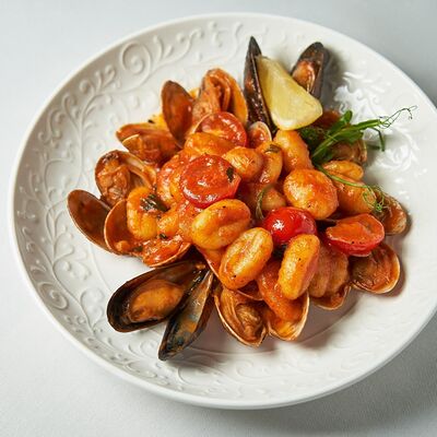 Ньокки с вонголе и мидиями в Scrocchiarella Римская Пицца по цене 990 ₽