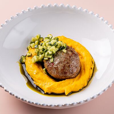 Котлета из баранины с пюре из тыквы в Avgust13 по цене 1050 ₽