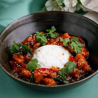 Курица в кисло-сладком соусе с кокосовым рисом в Кукумбер по цене 750