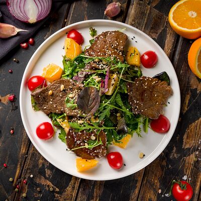 Тёплый салат с телятиной в Арарат по цене 950 ₽