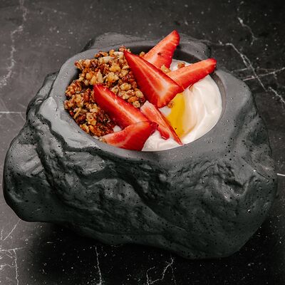 Мацони с медом и грецким орехом в Бумбараш по цене 480 ₽