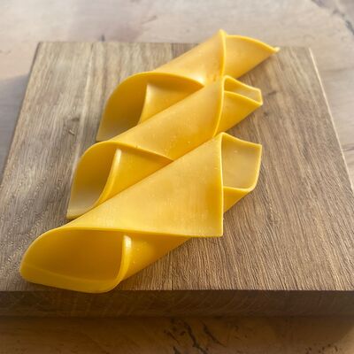 Сыр Чеддер в Контейнер по цене 80 ₽