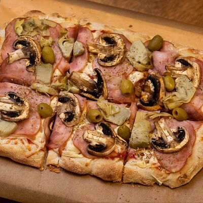 Римская пицца с ветчиной и грибами в Cook cafeshop по цене 840 ₽