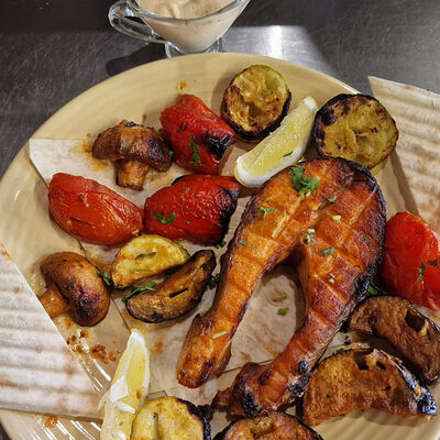 Сёмга с овощами гриль в Мангал №1 по цене 1400 ₽