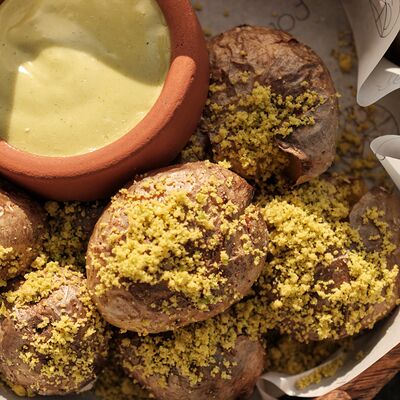 Запеченный картофель, специи, тархун в Folk по цене 440 ₽