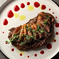 Утка с пюре из чернослива и брусничным соусом в The FOREST restaurant