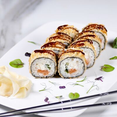 Темпура ролл с лососем в Евразия по цене 580 ₽