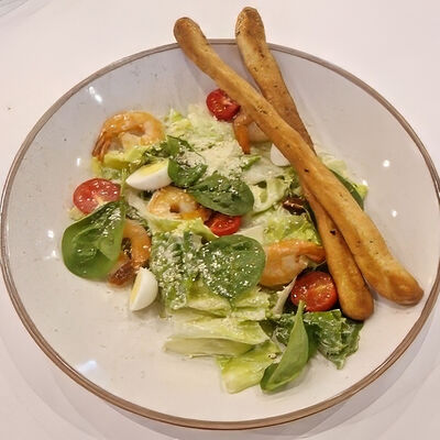 Салат Цезарь с креветками в iL Патио по цене 23 р.