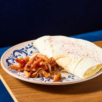 Мандари с креветками, сулугуни и бататом фри в NANA Pirveli по цене 980 ₽