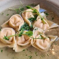 Куриный бульон с тортеллини из курицы в Buonamici