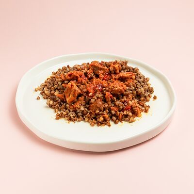 Гуляш из свинины с гречей в Кекслав по цене 470 ₽