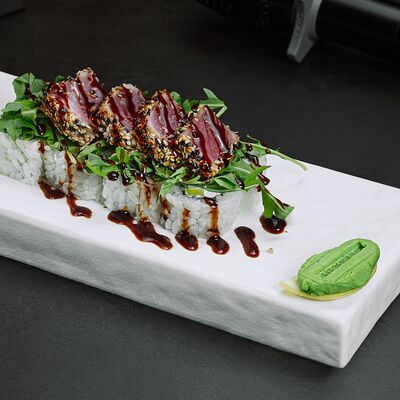 Ролл с татаки из тунца в Интонация по цене 750 ₽