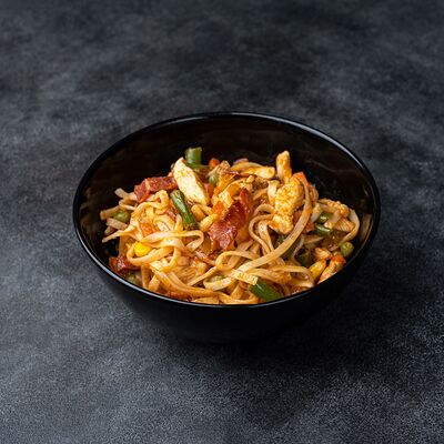 Удон с курицей и беконом в Neft по цене 681 ₽