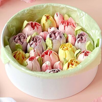 Зефирные цветы в круглой коробке на 1 сентябряв Vanilka по цене 2100 ₽