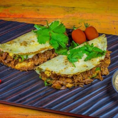 Куриная кесадилья в МорЯки Sushi Seafood по цене 1299 ₽