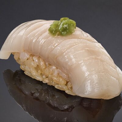 Морской гребешок с маринованным стеблем васаби в Bluefin по цене 420 ₽